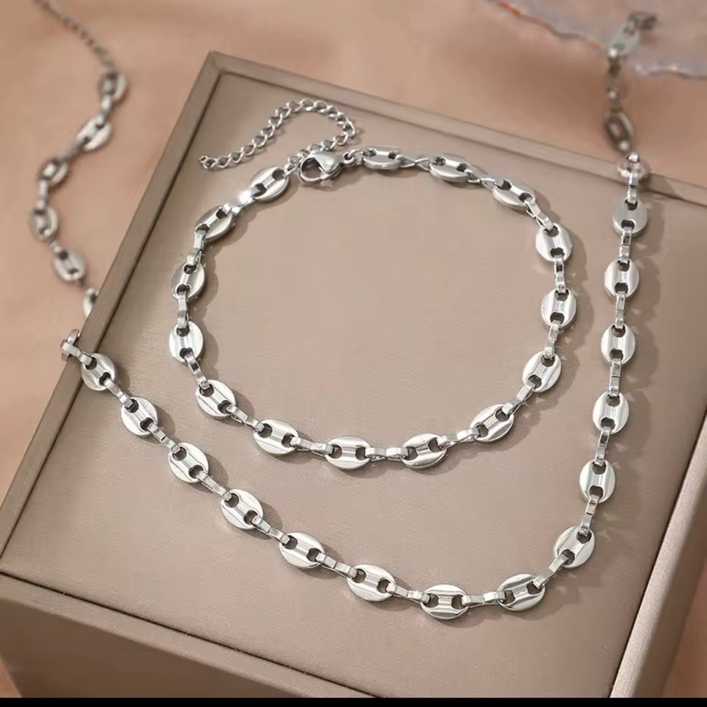Elegant stainless steel necklace with bracelet set
